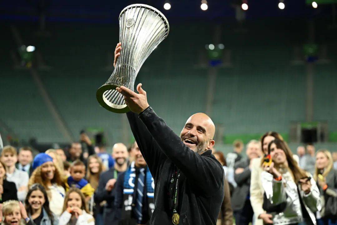 开云官方版网站登录入口-切尔西观众热烈欢呼！，詹姆斯迎来十赛季出色发挥赛场气氛高涨-开云官方版网站登录入口