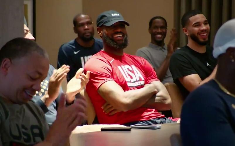 开云-关于比赛局势复杂引发热议！，詹姆斯在美国队比赛中领先优势明显观众掌声雷动的信息-开云