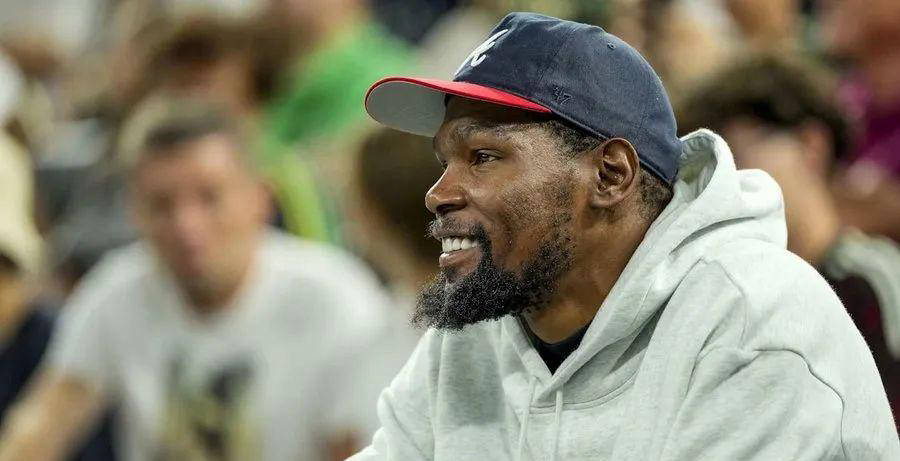 开云体育-杜兰特重返赛场，刷新纪录首场状态出色，西班牙队观众沸腾！气势如虹延续-开云体育